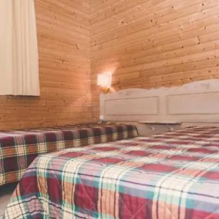 3 Etoiles - Piscine - Eebbii