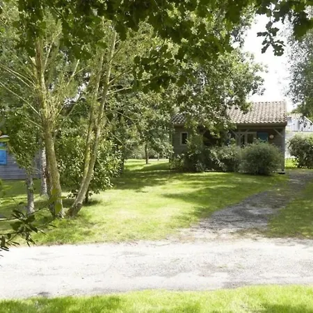 Zecamping 3 Etoiles Piscine Chiens Acceptes Tv Lv Bbq 41m2 Chalet