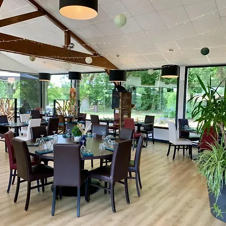 3 étoiles - Piscine - Eebbii