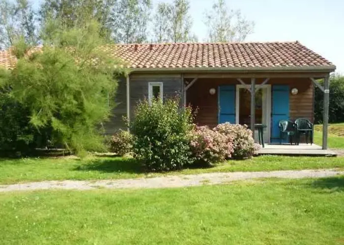 3 étoiles - Piscine - Eebbii Camping *