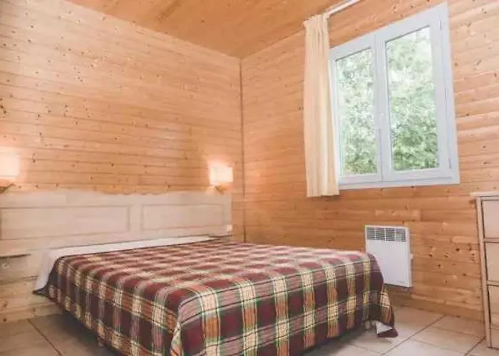 Camping 3 étoiles - Piscine - Eebbii