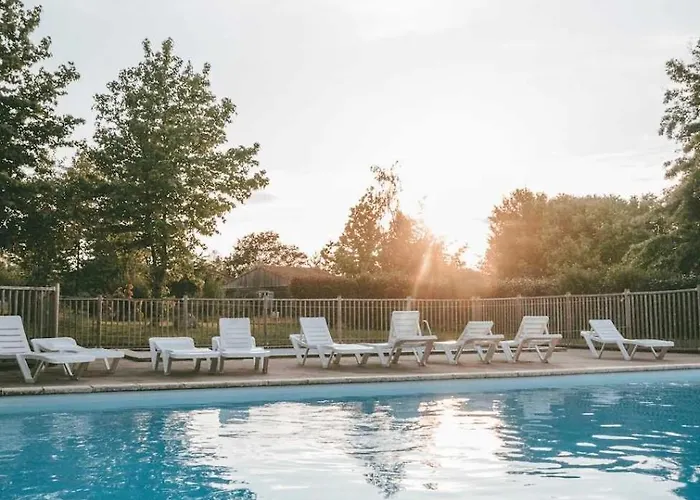 3 étoiles - Piscine - Eebbii Camping *