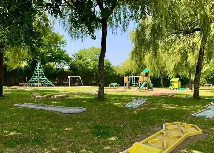 Camping 3 étoiles - Piscine - Eebbii Moutiers-Sous-Chantemerle