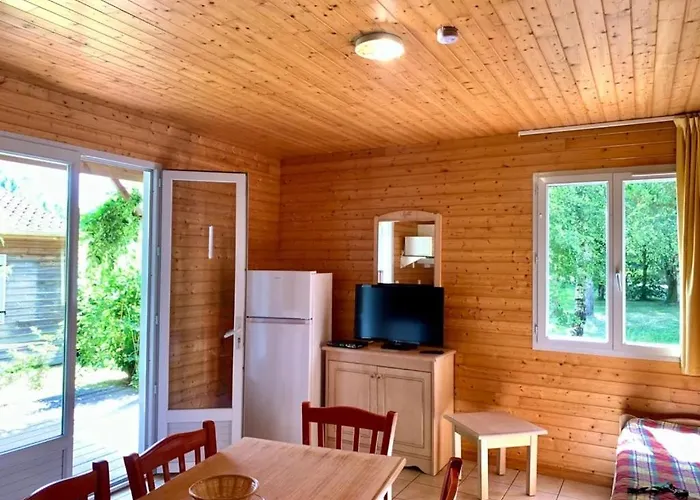 3 Etoiles - Piscine - Eebbii *